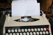 Vintage Portable Brother Deluxe 850TR - With Original Carry Case - works well
