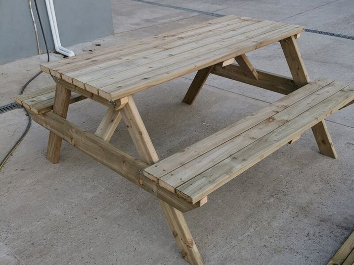 picnic bench