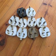 3 pin plugs