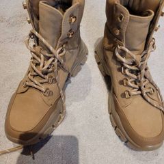 Ladies boots