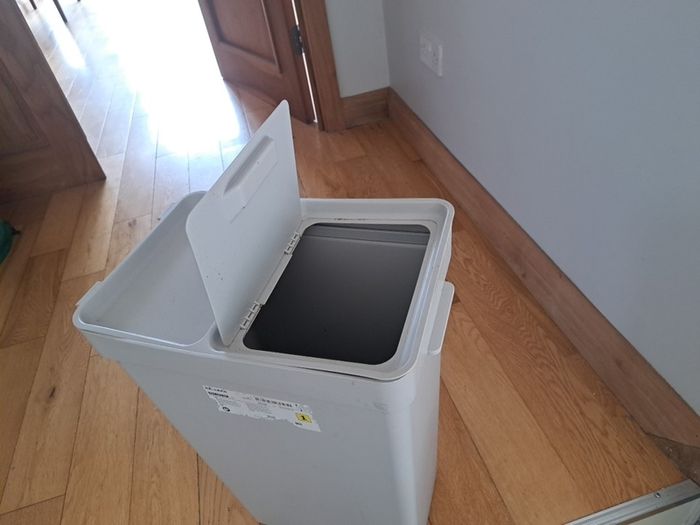 Kitchen waste bin