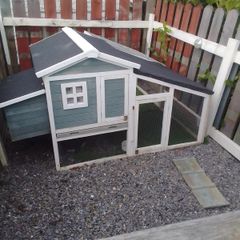 Rabbit hutch with extension