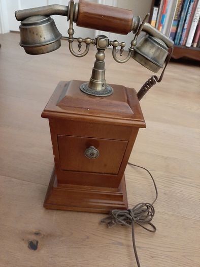 Traditional Style Telephone
