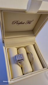 9ct gold, 0.40ct Diamond ring set