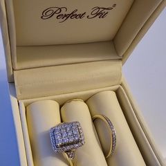 9ct gold, 0.40ct Diamond ring set