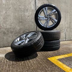Genuine Volkswagen R-Line Valencia MK8 17" Alloy Wheels.