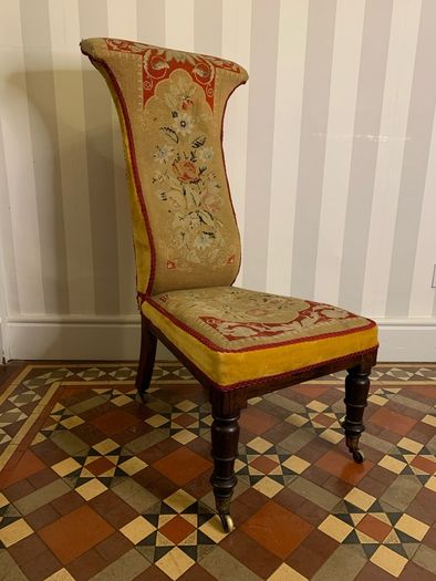 Victorian rosewood prie dieu or prayer nursing chair with original needlepoint upholstery.