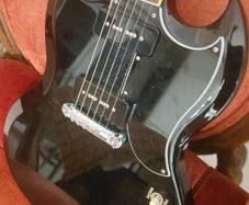 Gibson SG Special (2024), Ebony with P90s