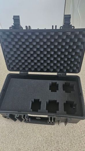 Large flight case with wheels and handle