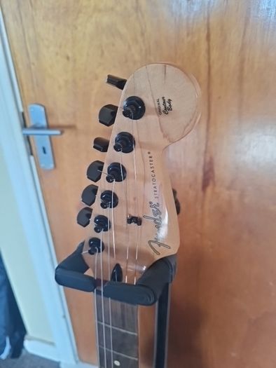 Fender strat Mim w Locking tuners