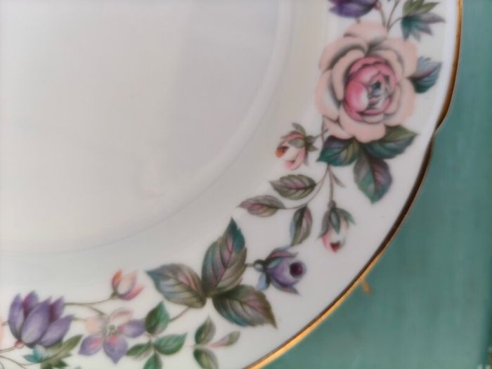 8 x Vintage Royal Grafton plates