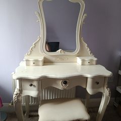 Beautiful Vintage Style Vanity Dressing Table set