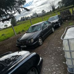 Mercedes W210 breaking