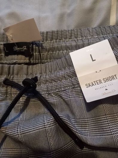 Mens Shorts, New, Large, Draw String Adjustable.