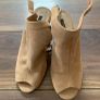 Ladies Shoes: Size 4 Image 4