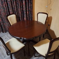 diningroom table and chairs