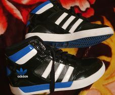 Adidas lady shoes size 38