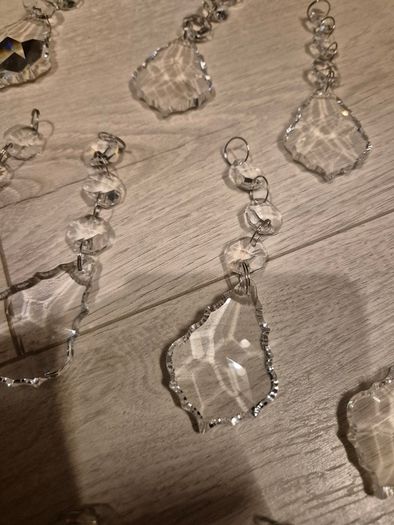 Crystal pendants with connectors