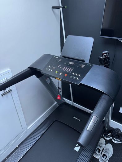 SHUA T8700 Treadmill (Priced for quick sale)