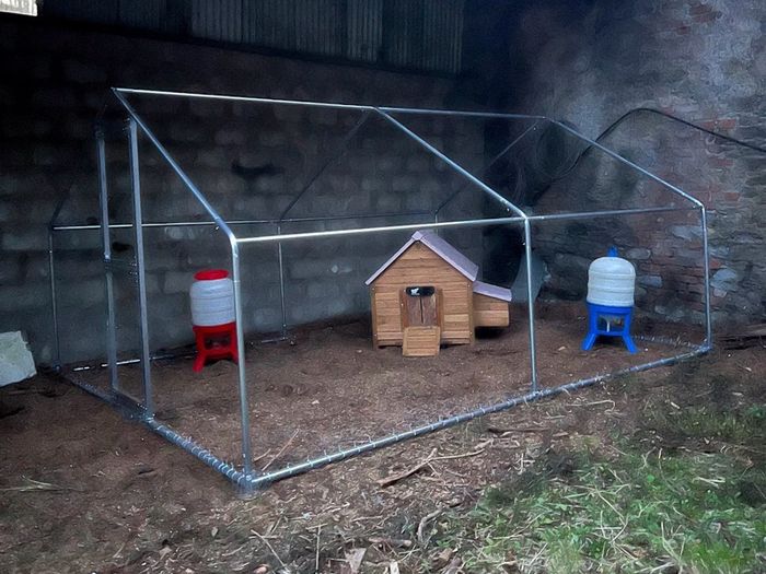 Chicken Coop with 50L auto watering and feeding