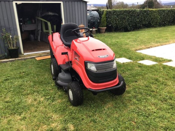 Ride on lawn mower