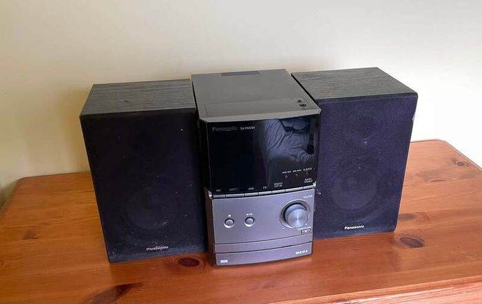 Panasonic Stereo System with Speakers & Remote | CD Faulty
