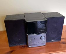 Panasonic Stereo System with Speakers & Remote | CD Faulty