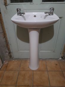 Small white sink & pedistal