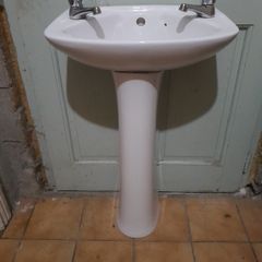 Small white sink & pedistal