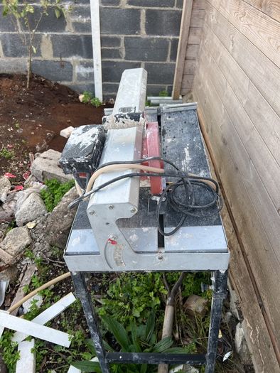 Tile cutter machine