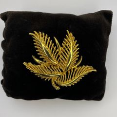 Vintage brooch by Lisner