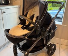 Egg stroller, carrycot and car seat and iso fix travel system