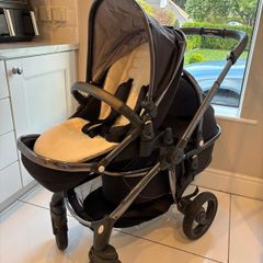Egg stroller, carrycot and car seat and iso fix travel system
