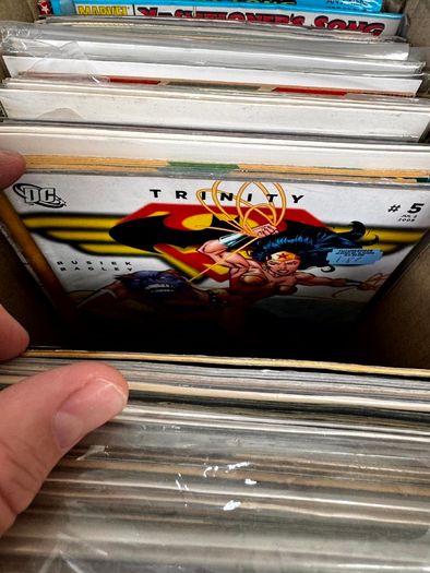 Marvel, DC & Indie Medium Comic Box w 180 comics for Sale