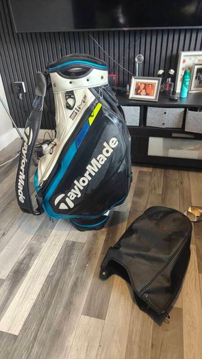 TaylorMade Sim 2 golf tour bag