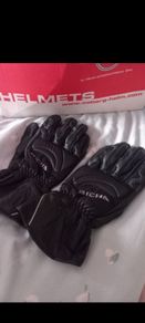 Motorcycle gloves