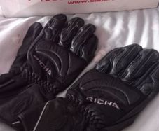 Motorcycle gloves