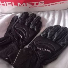 Motorcycle gloves