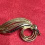 gold tone brooch Image 2