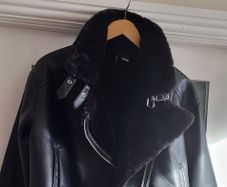 H&M Black faux leather & fur cropped biker jacket Sz M (Fit 12-14UK) Rrp 89.99