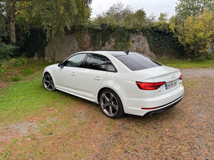 2019 Audi A4 Quattro (LOW KMS)