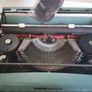 Olivetti Lettera 32 Typewriter Image 6