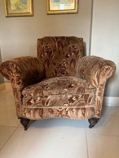 Sofa and 2 matching armchairs