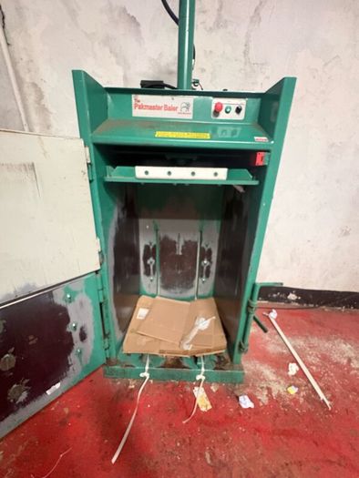 Compact cardboard bailer