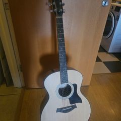 Taylor 114e Acoustic Guitar