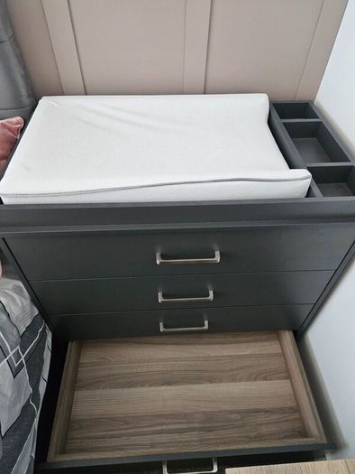 Changing Table/ Drawer Chest