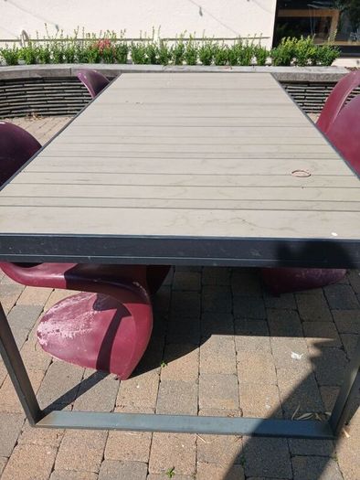 Outdoor table and chairs