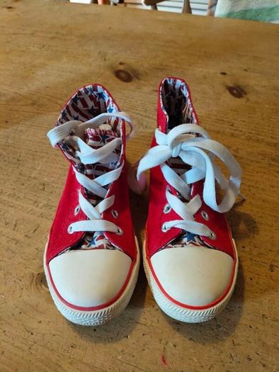 Youths high top trainers, great condition. Stars and stripes lining inside.