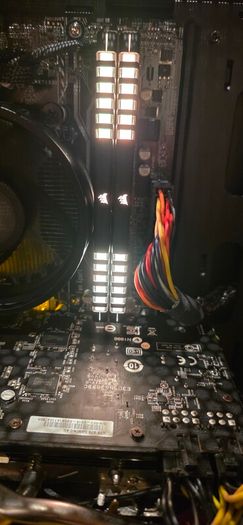 Crosair Vengeance RGB 16gb (2x8)