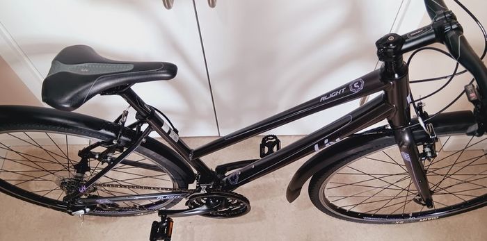 Ladies giant liv road bike in new condition